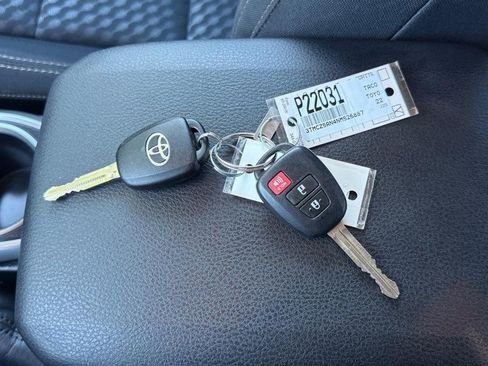 Used 2022 Toyota Tacoma SR5 w/ Trail Edition image 33