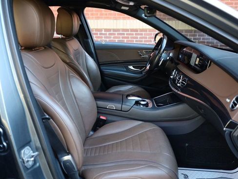 Used 2018 Mercedes-Benz S 560 S 560 4MATIC Sedan image 9