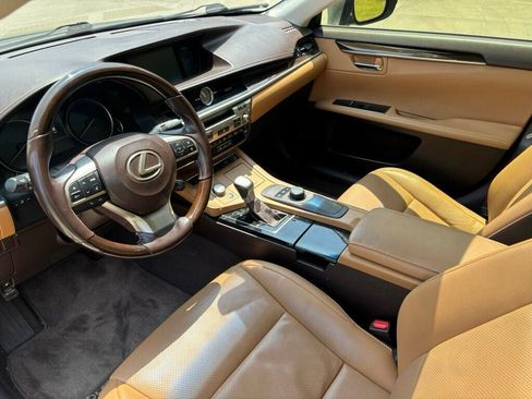 Used 2016 Lexus ES 350 w/ Premium Package w/Wood Trim FWD image 10