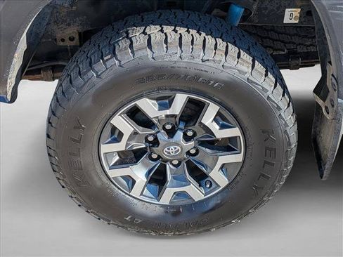Used 2018 Toyota Tacoma TRD Off-Road AWD/4WD image 24