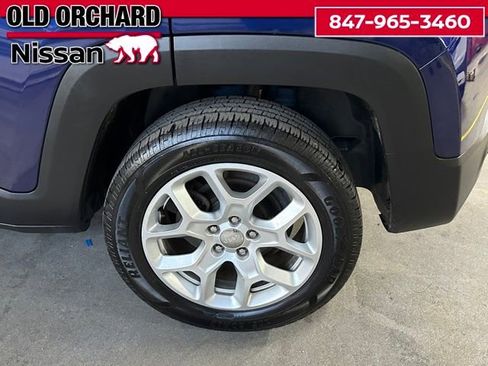 Used 2016 Jeep Renegade Latitude AWD/4WD image 7