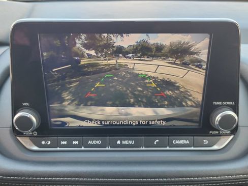 Used 2025 Nissan Rogue SV FWD image 18