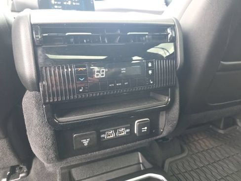 Used 2024 Jeep Wagoneer Series II w/ Convenience Group I AWD/4WD image 43