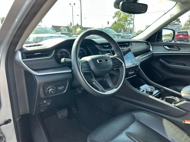 Used 2023 Jeep Grand Cherokee L Limited AWD/4WD image 31