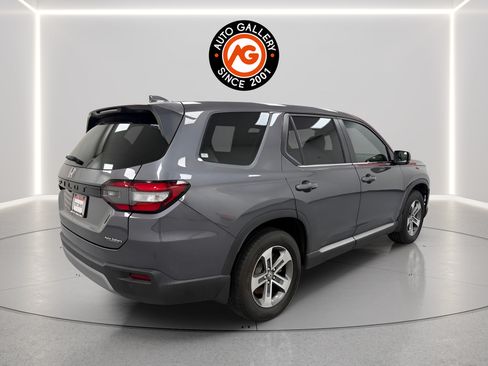 Used 2025 Honda Pilot EX-L image 3