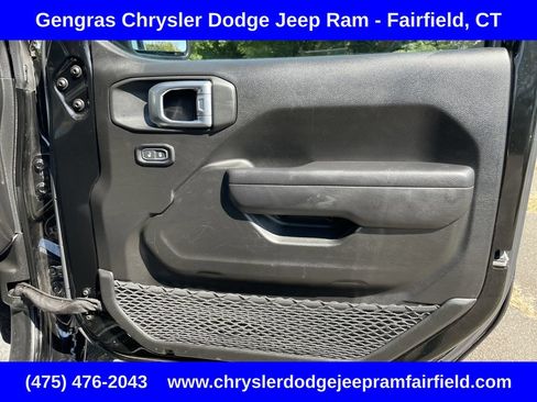Used 2024 Jeep Wrangler Unlimited w/ Convenience Group AWD/4WD image 9