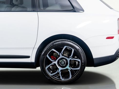 Used 2023 Rolls-Royce Cullinan Black Badge image 69