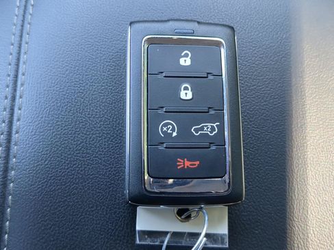 Used 2023 Jeep Grand Cherokee Limited w/ Luxury Tech Group II AWD/4WD image 21