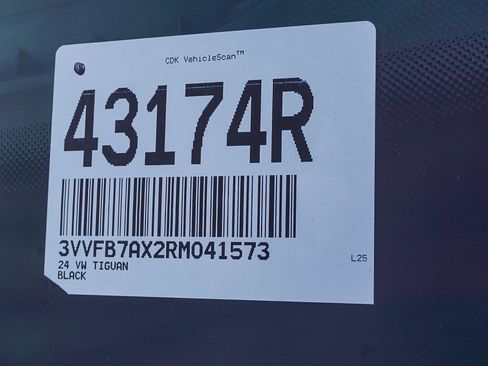 Used 2024 Volkswagen Tiguan S image 27