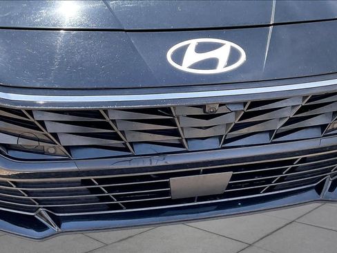 Used 2024 Hyundai Elantra Limited FWD image 30