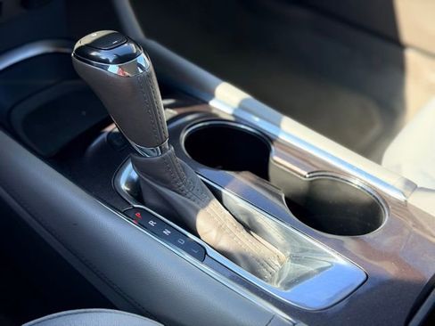 Used 2016 Chevrolet Malibu LT image 16