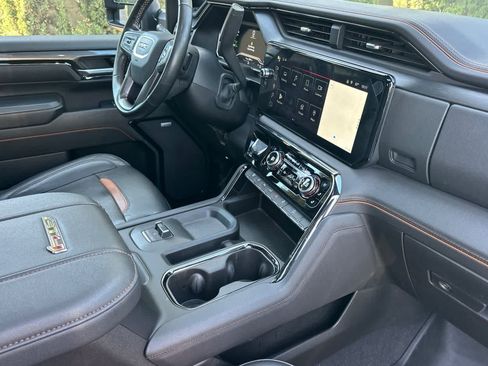 Used 2024 GMC Sierra 2500 AT4 w/ AT4 Premium Plus Package AWD/4WD image 17