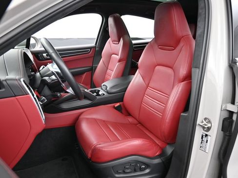 Certified 2023 Porsche Cayenne GTS AWD/4WD image 5