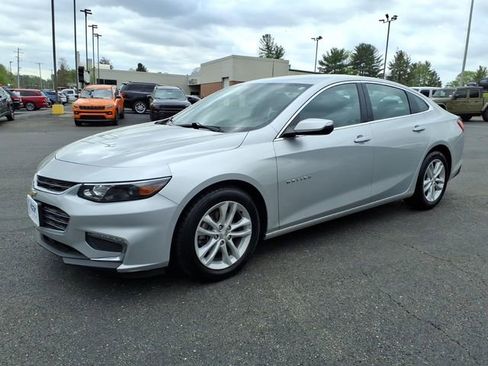 Used 2017 Chevrolet Malibu LT FWD image 3