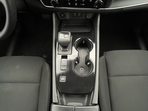 Used 2024 Nissan Rogue S image 19