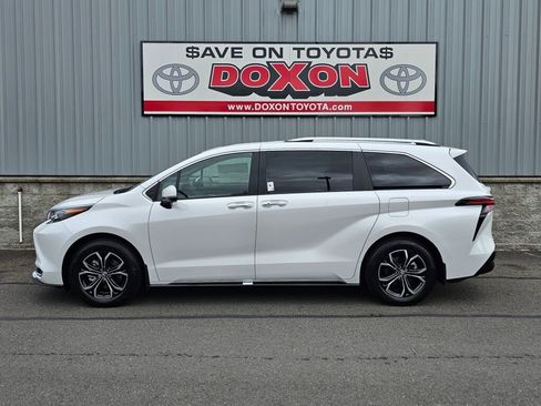 New 2025 Toyota Sienna Platinum image 1