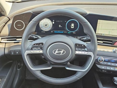 Used 2024 Hyundai Elantra SEL w/ Convenience Package image 15