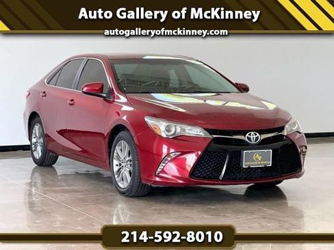 Used 2016 Toyota Camry SE image 1