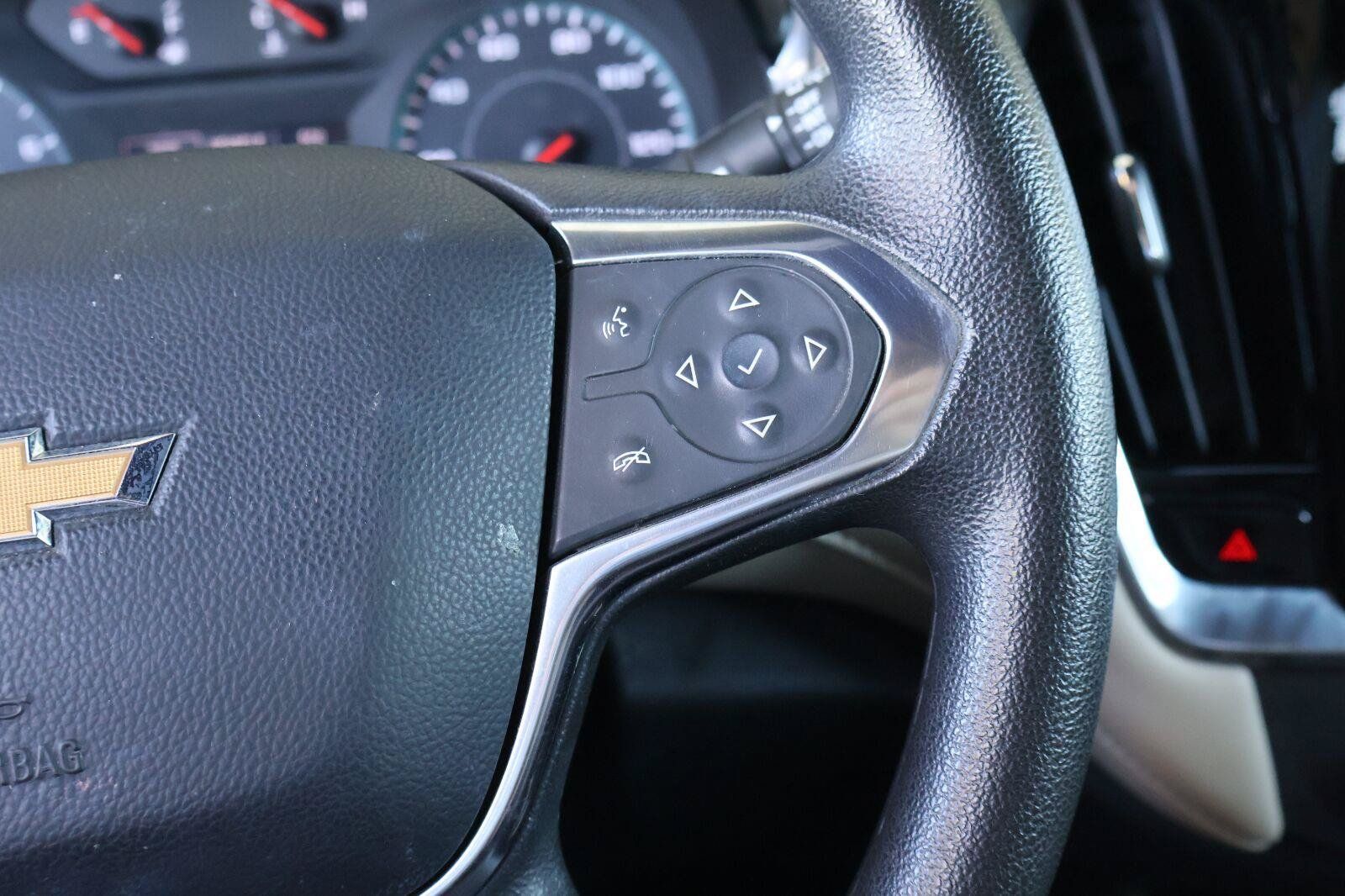 Used 2023 Chevrolet Traverse LS FWD image 26