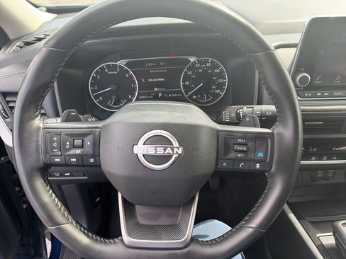 Used 2025 Nissan Rogue SV AWD/4WD image 13