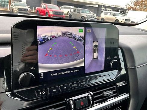 Used 2022 Nissan Pathfinder SL image 11