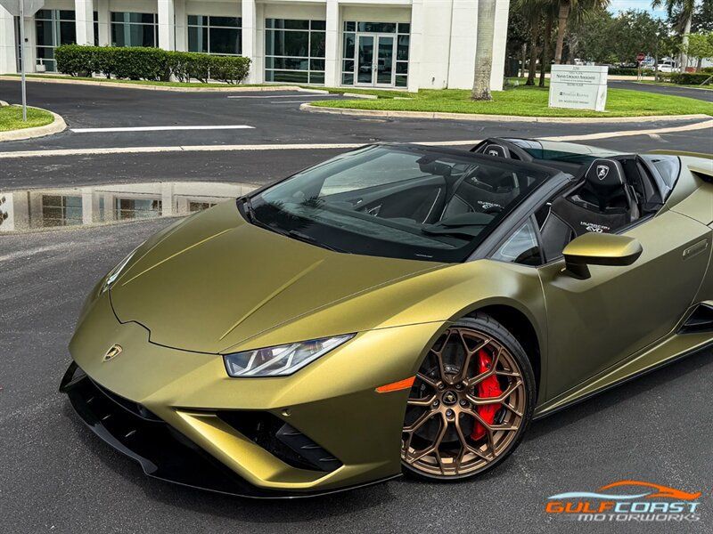 Used 2022 Lamborghini Huracan EVO RWD image 9
