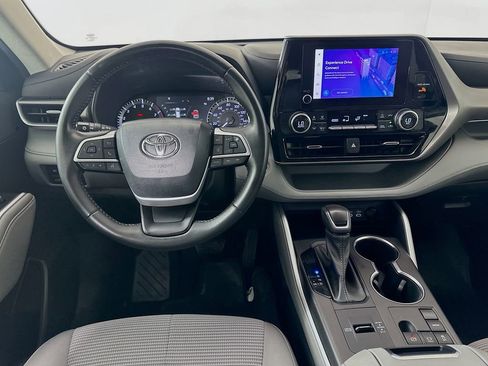 Used 2023 Toyota Highlander LE FWD image 22