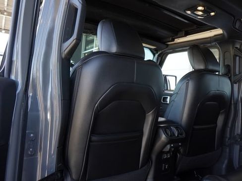 Used 2020 Jeep Wrangler Unlimited Sahara AWD/4WD image 28