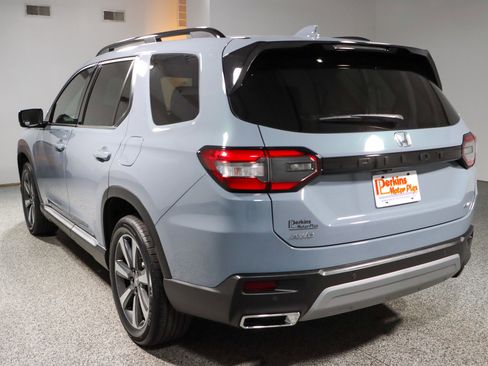 Used 2025 Honda Pilot Elite image 9