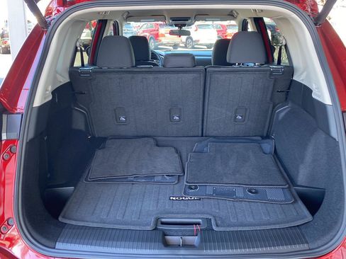 Certified 2025 Nissan Rogue SV image 10