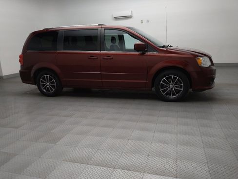 Used 2017 Dodge Grand Caravan SXT FWD image 11