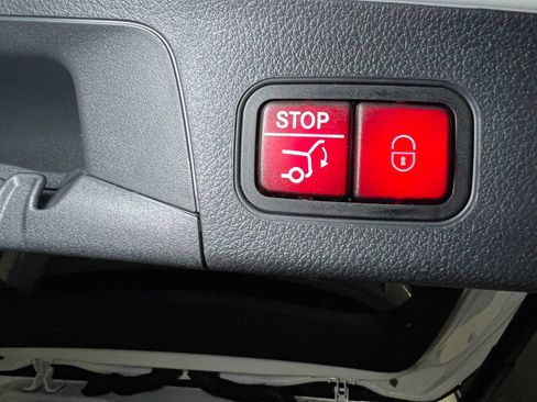 Certified 2025 Mercedes-Benz GLA 250 4MATIC image 17