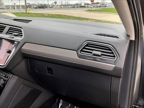 Used 2021 Volkswagen Tiguan SEL image 26