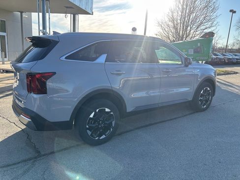 Used 2024 Kia Sorento S w/ Panoramic Sunroof Package image 6