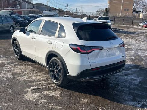 Used 2025 Honda HR-V Sport image 9