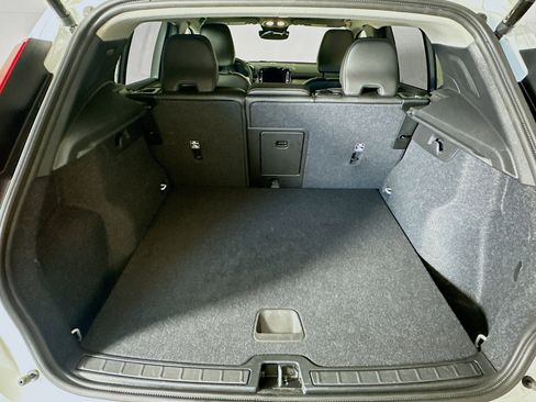 Used 2025 Volvo XC40 B5 Core image 29