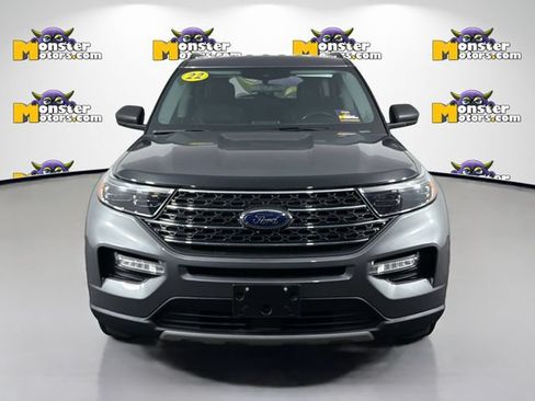Used 2022 Ford Explorer XLT AWD/4WD image 2