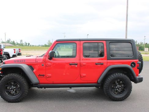Used 2025 Jeep Wrangler Willys AWD/4WD image 6