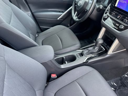 Certified 2025 Toyota Corolla Cross LE FWD image 21