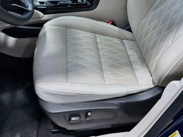 Used 2023 Buick Envision Avenir AWD/4WD image 18
