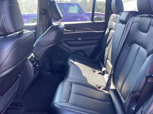 Certified 2025 Jeep Grand Cherokee Limited image 24