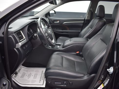 Used 2019 Toyota Highlander Limited Platinum AWD/4WD image 17