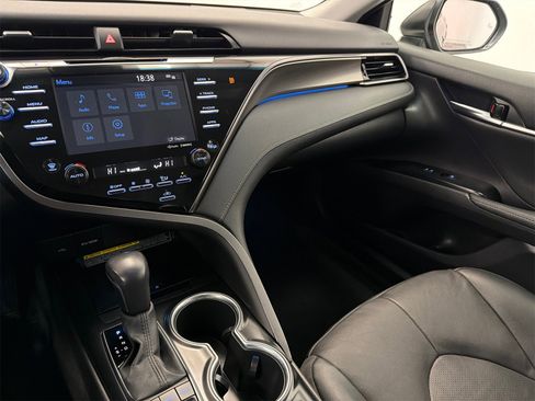 Used 2020 Toyota Camry XSE image 21