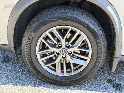 Used 2024 Nissan Rogue S FWD image 26