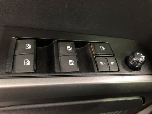 Used 2023 Toyota Tacoma TRD Off-Road image 34