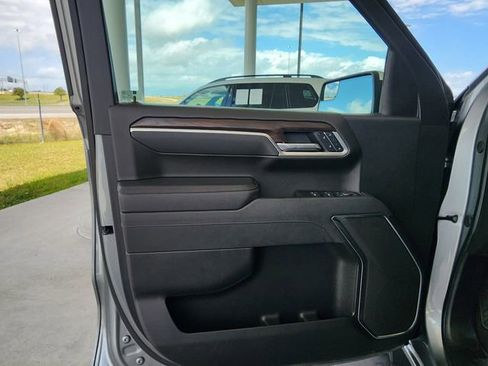 Used 2025 GMC Sierra 1500 SLT AWD/4WD image 14