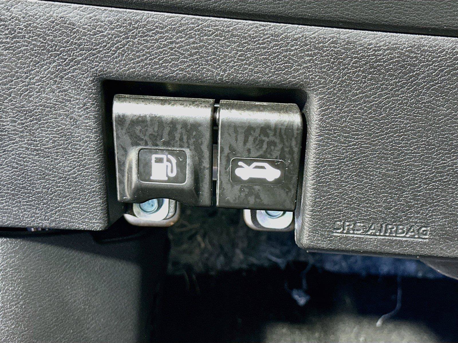 Used 2024 Nissan Versa SV FWD image 14