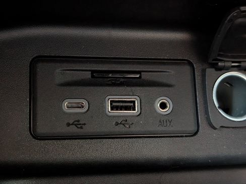 Used 2023 Chevrolet Equinox RS w/ RS Leather Package FWD image 33