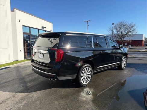 Used 2022 GMC Yukon XL Denali image 3