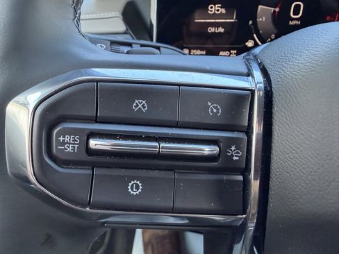 Used 2026 GMC Acadia Elevation image 25